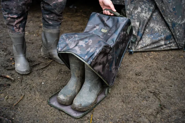 Снимка на Чанта за ботуши или гащеризон Nash Subterfuge Waterproof Wader & Boot bag