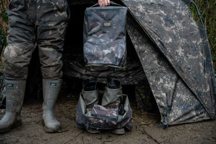 Снимка на Чанта за ботуши или гащеризон Nash Subterfuge Waterproof Wader & Boot bag