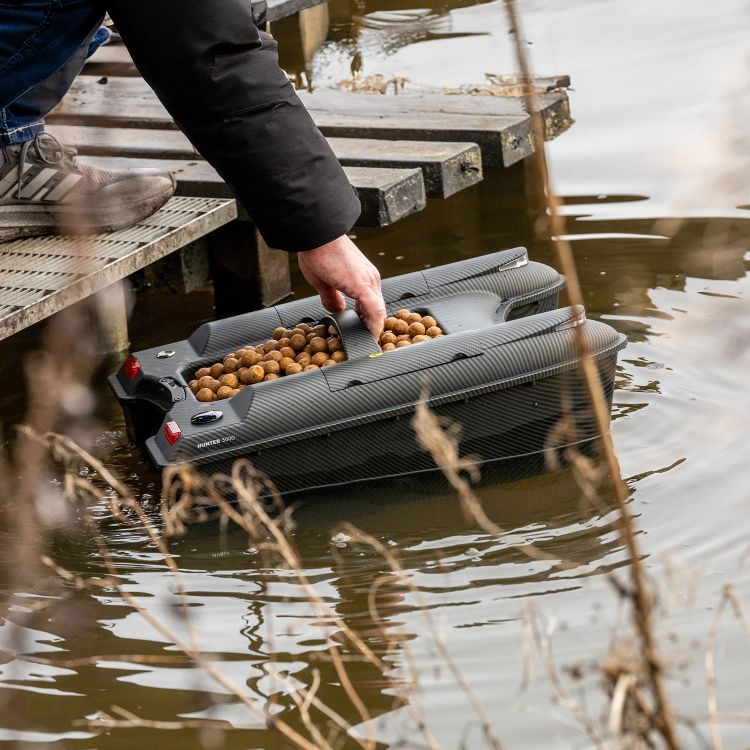 Снимка на Лодка за захранка RidgeMonkey Hunter 3000 Bait Boat